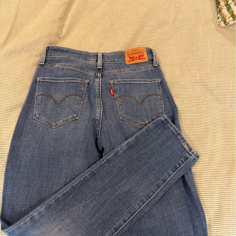 Levi's Women's Classic Straight Leg Blue Jeans